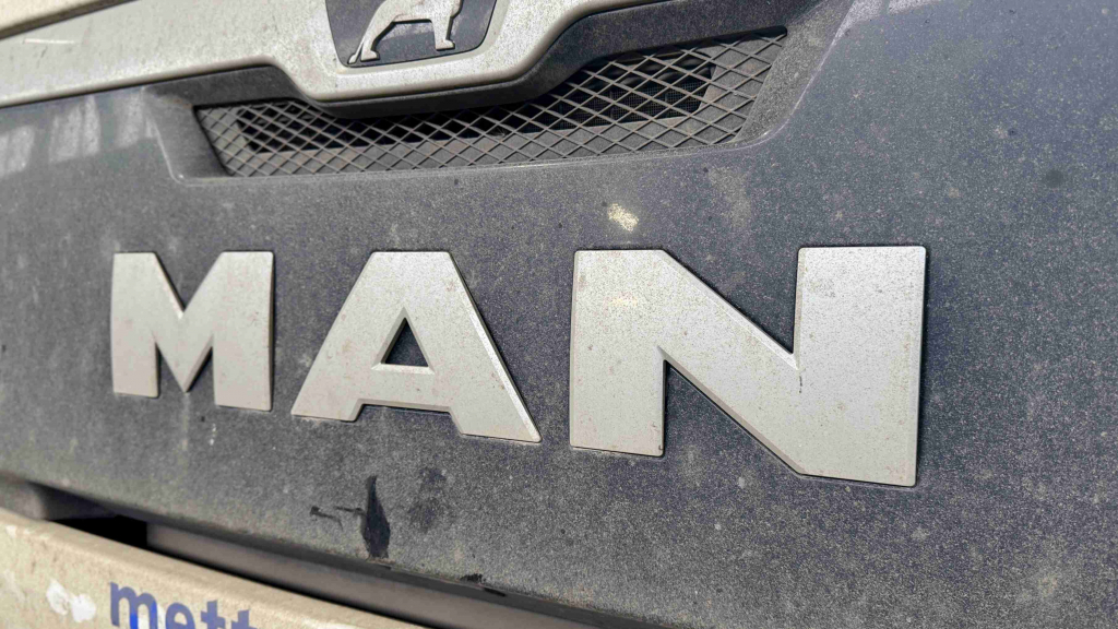 man_1.jpg man_1.jpg
